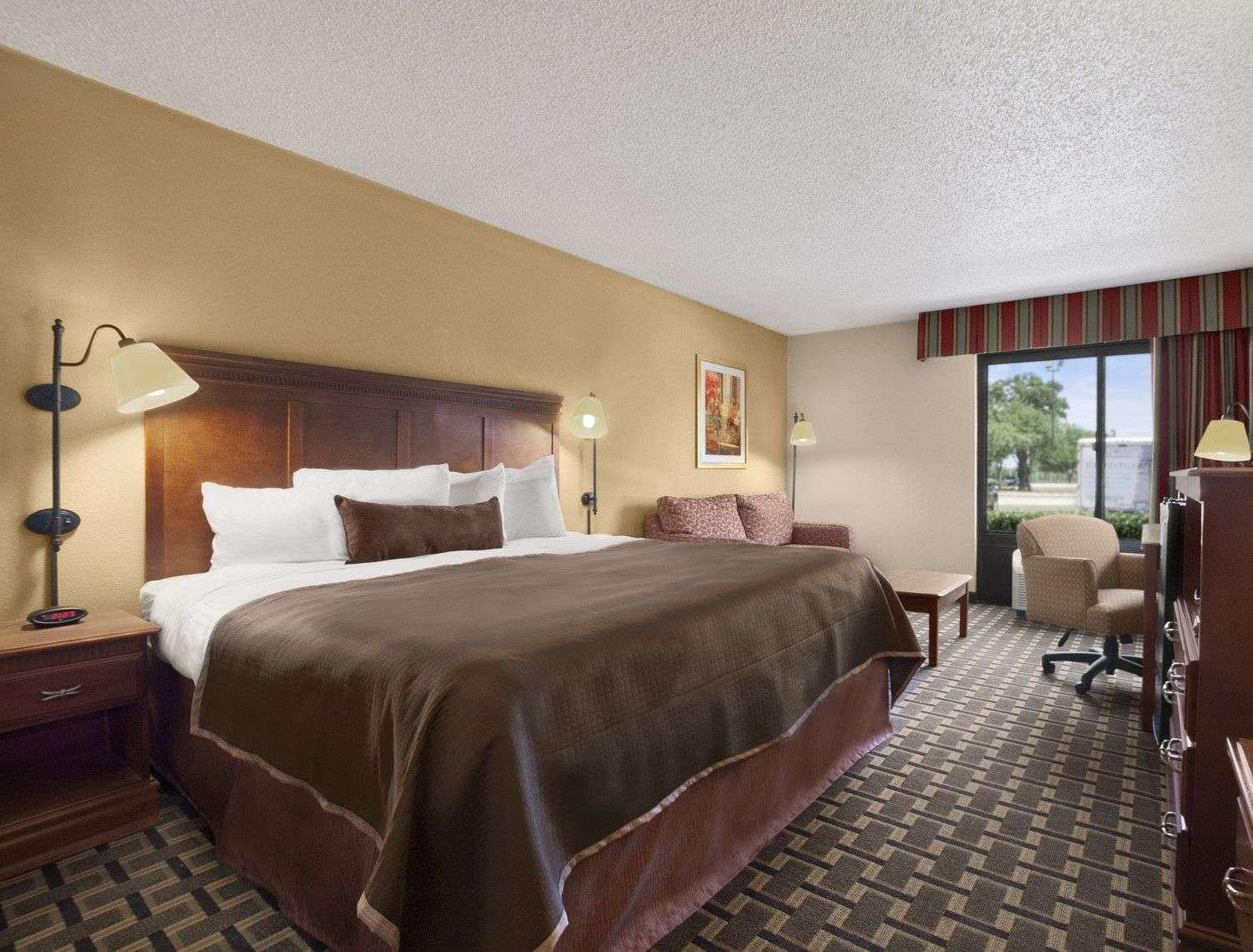Baymont By Wyndham Lewisville Buitenkant foto